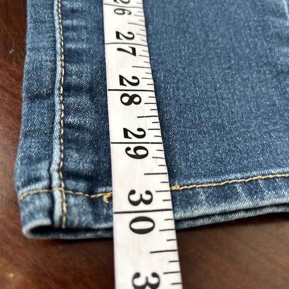 Signature Levi Strauss Women's Totally Shaping Pull-on Skinny Jeans Sz 4M 28x30 - Picture 8 of 9